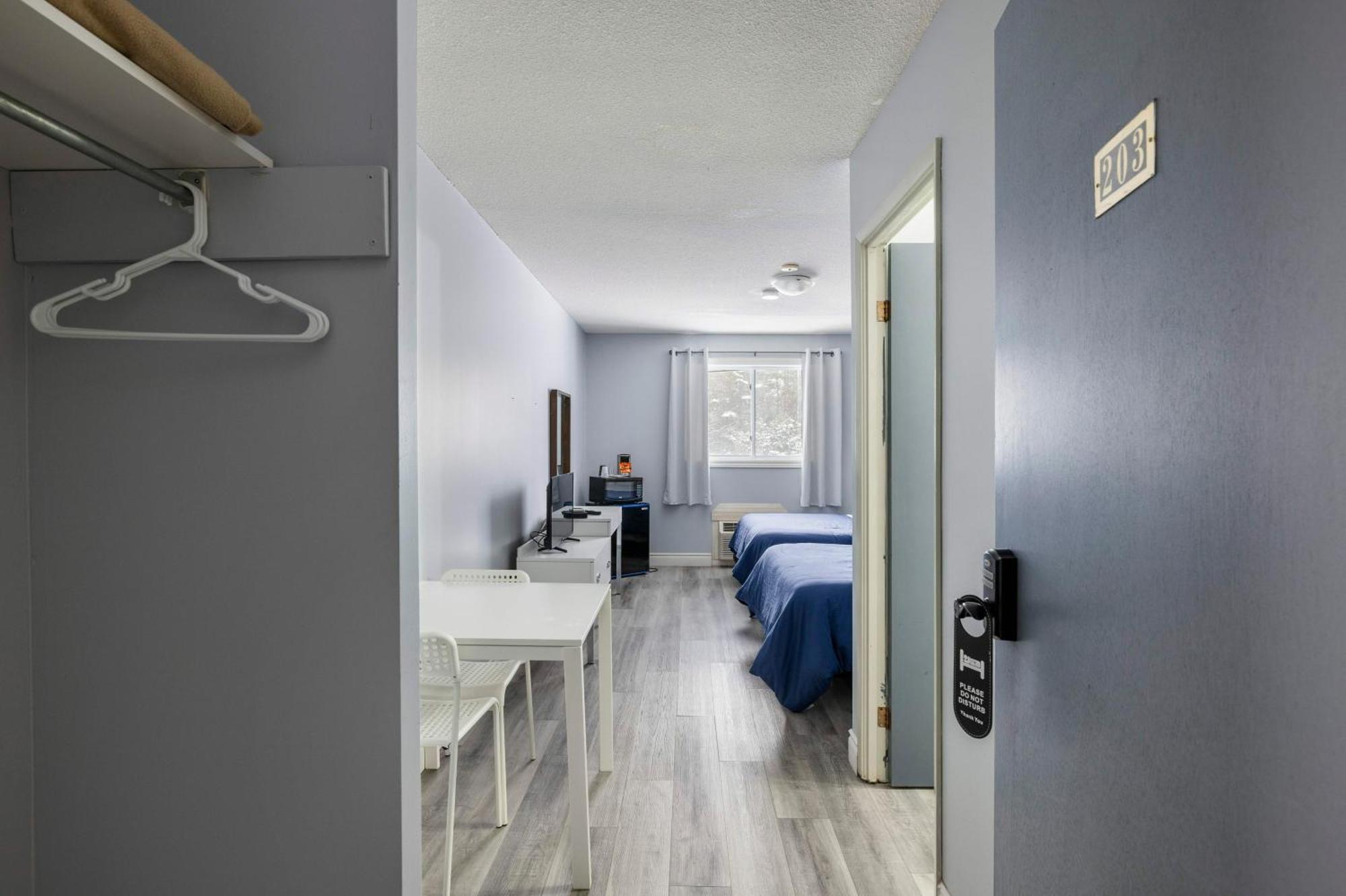 Lakeside Inn Cloyne Экстерьер фото