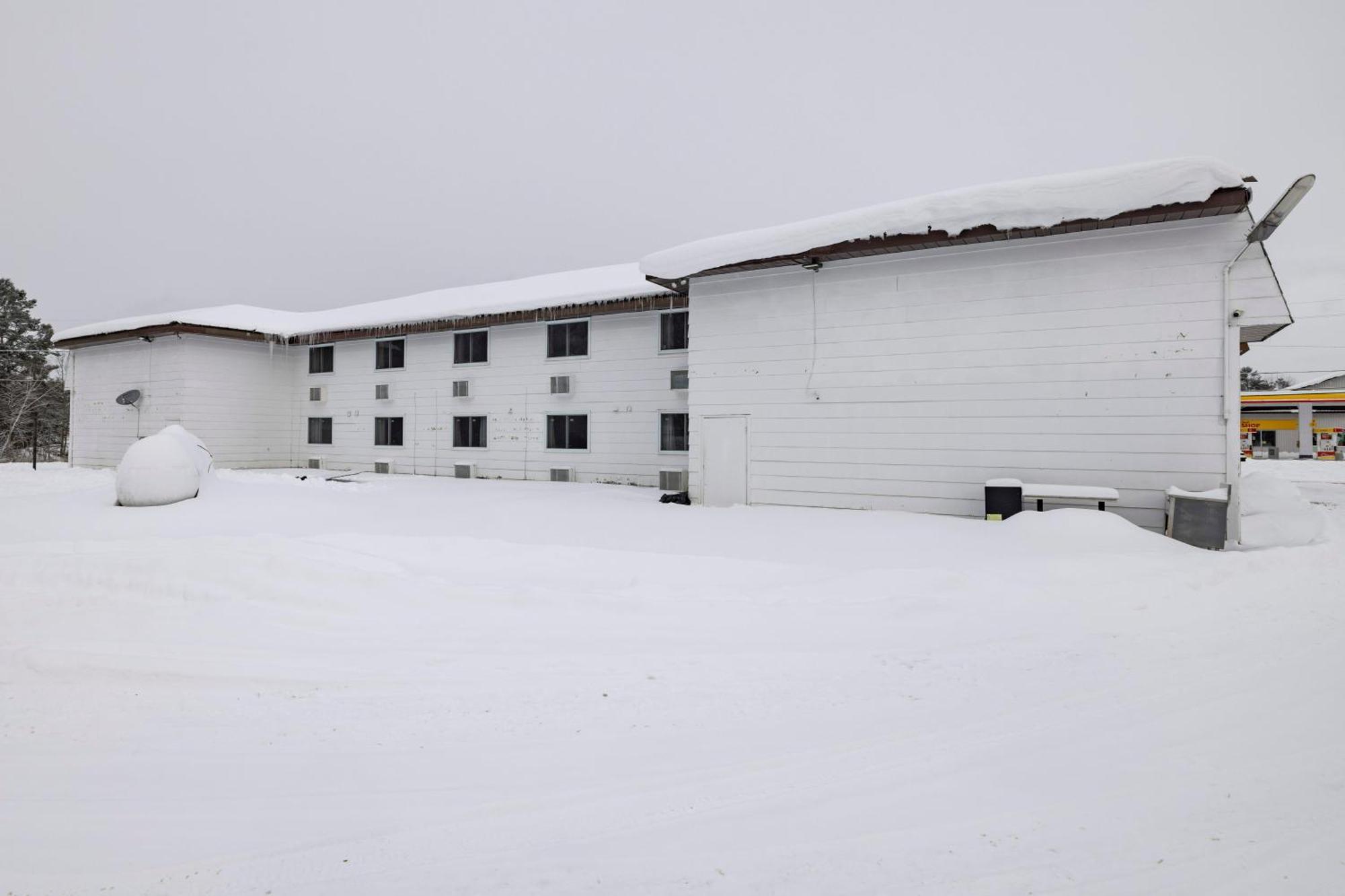 Lakeside Inn Cloyne Экстерьер фото